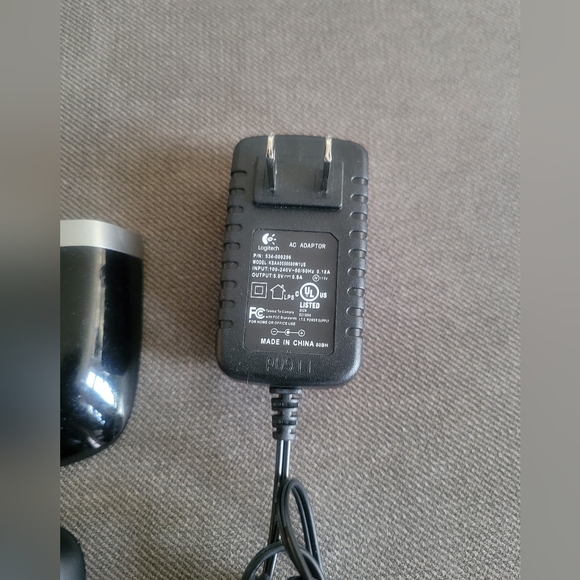 Logitech Harmony 900 Charging Base, Accessories & IR Blaster - Picture 3 of 5